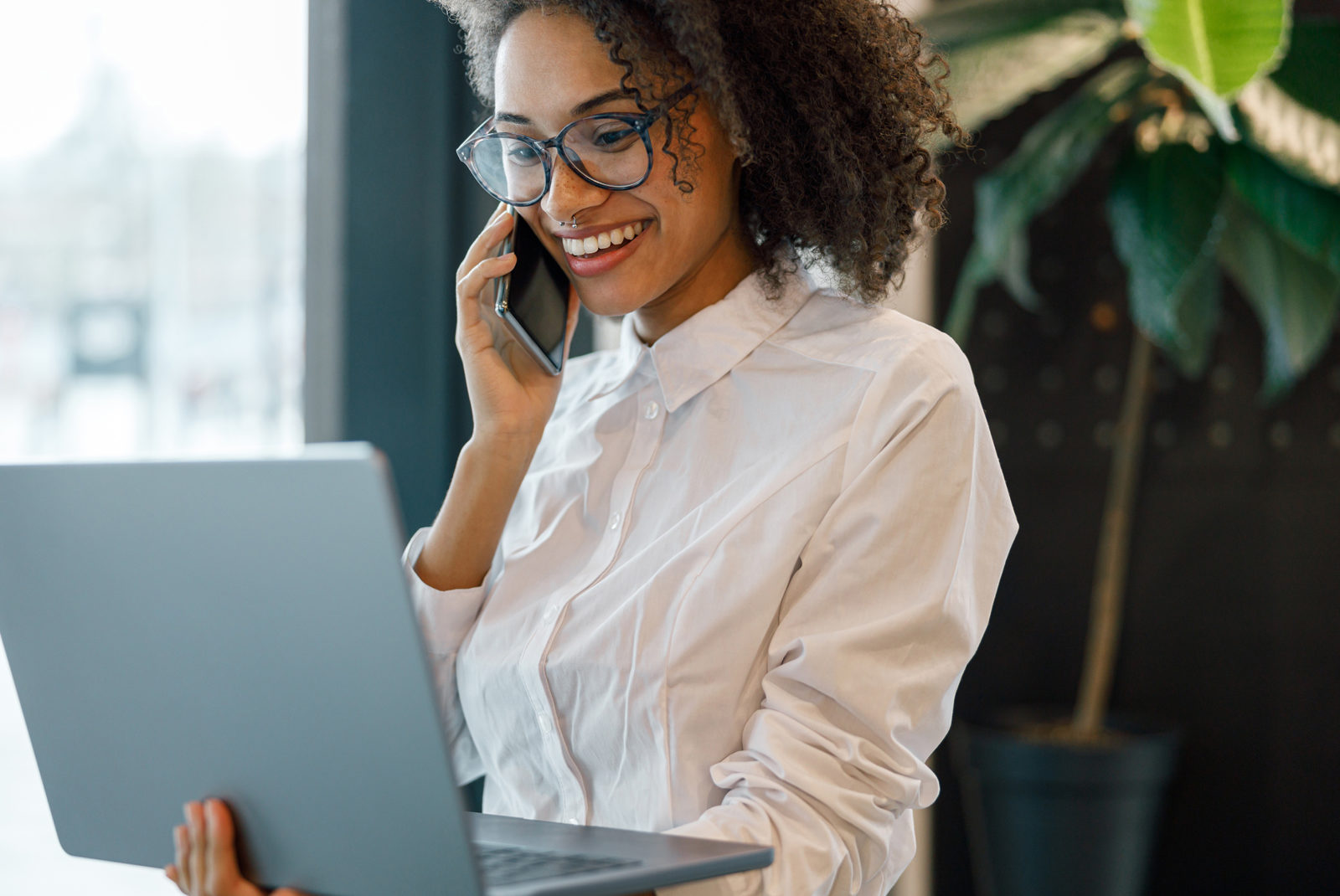 Applying for Remote Jobs at Meta: picture of a happy lady working remotely