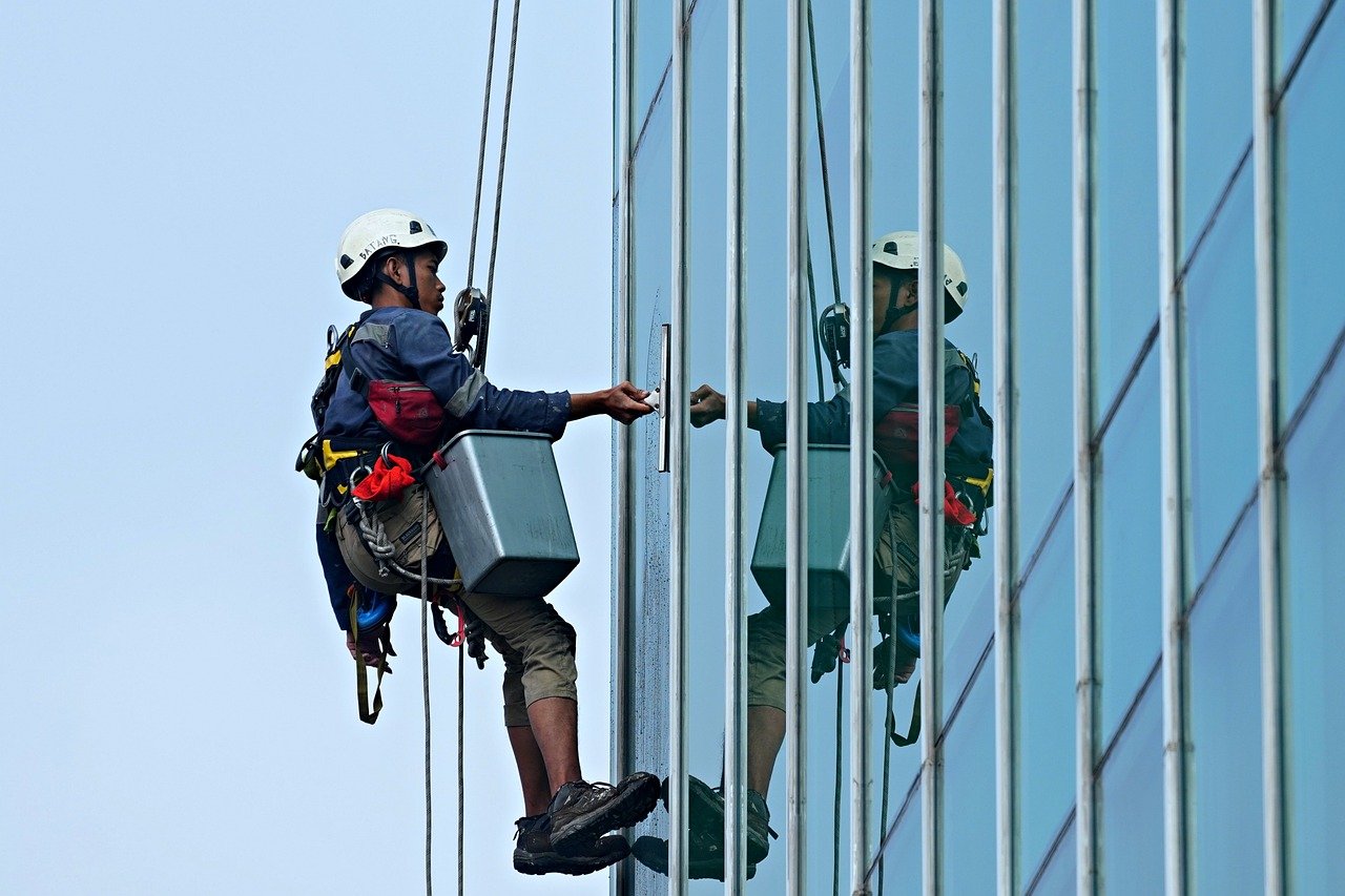 Top Netherlands Jobs for Unskilled Immigrants: A glass cleaner