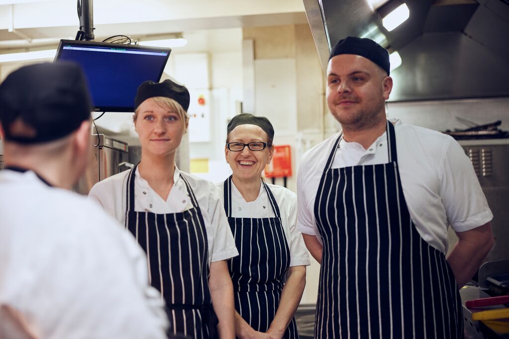 How to Find and Secure Kitchen Assistant Jobs in the USA with Visa Sponsorship