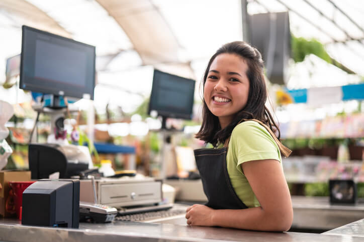 How to Find and Secure Retail Assistant Jobs in the USA with Visa Sponsorship