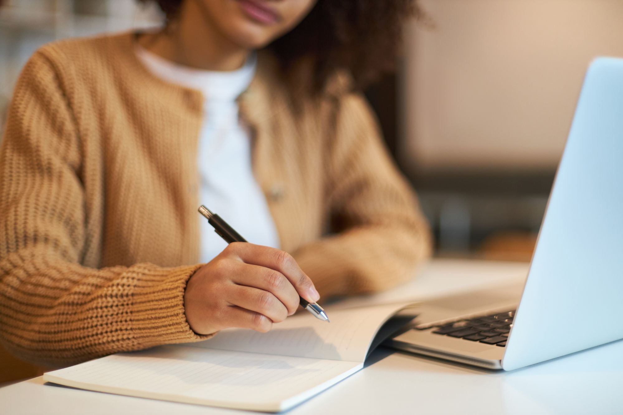 Scholarships That Cover Family Relocation Costs