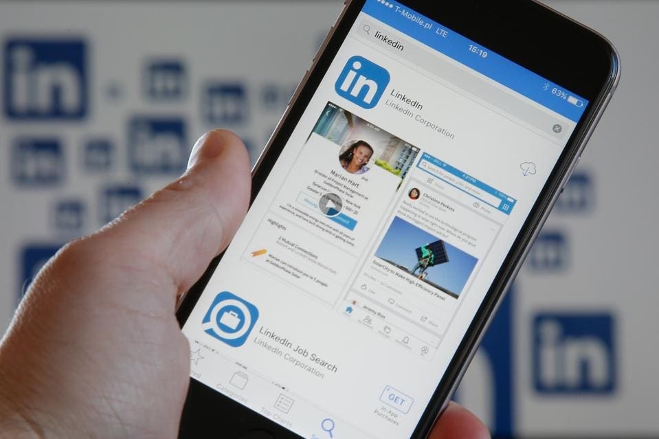 Leveraging Social Media for Job Searching: A Complete Practical Guide